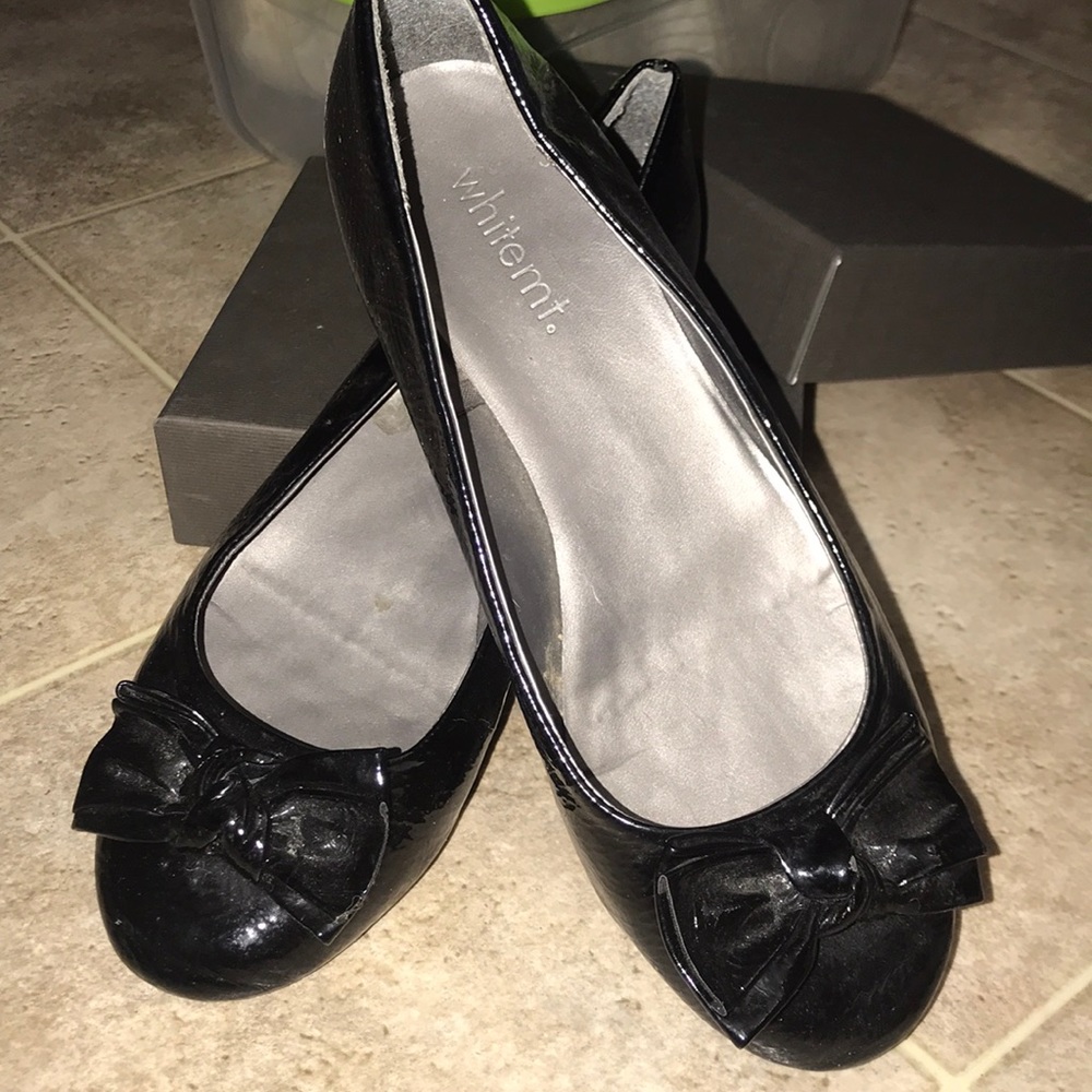 Flat flats with bow